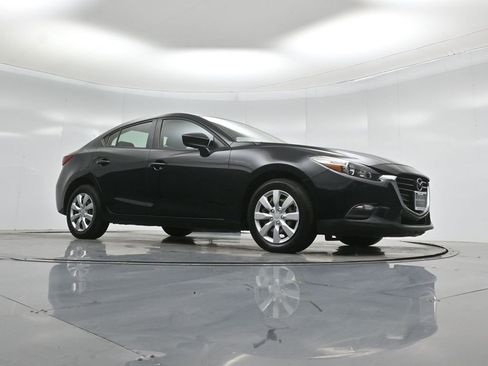 Used 2018 MAZDA MAZDA3 Sport image 4
