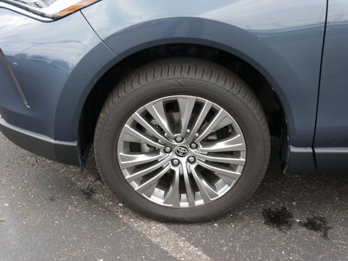 Certified 2022 Toyota Venza Limited AWD/4WD image 7