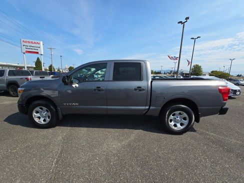 Used 2019 Nissan Titan S image 7