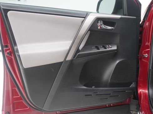 Used 2018 Toyota RAV4 XLE FWD image 14