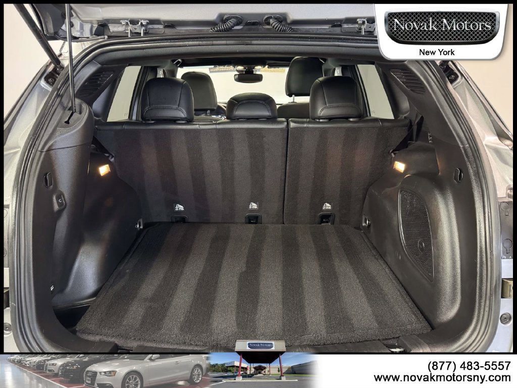 Used 2023 Jeep Compass Latitude w/ Sun and Sound Group AWD/4WD image 12