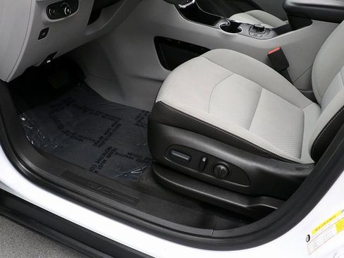 Used 2023 GMC Terrain SLE w/ Driver Convenience Package image 23