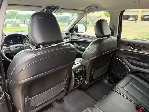 Used 2022 Jeep Grand Cherokee L Limited AWD/4WD image 23