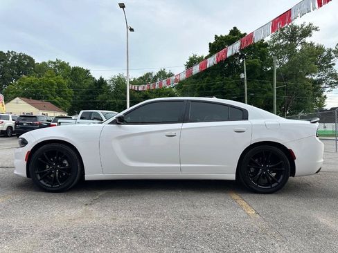 Used 2016 Dodge Charger SXT w/ Blacktop Package RWD image 8