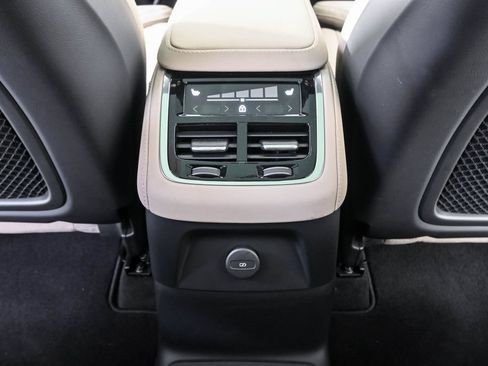 Certified 2025 Volvo XC90 T8 Ultra AWD/4WD image 22