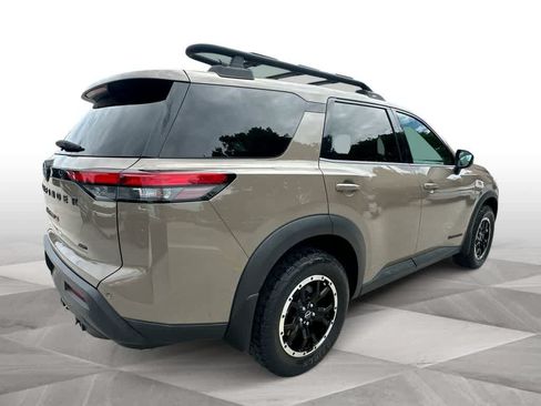 Used 2023 Nissan Pathfinder SV AWD/4WD image 8