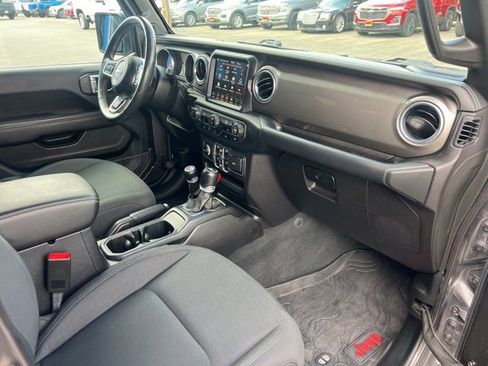 Used 2018 Jeep Wrangler Unlimited Sahara image 26