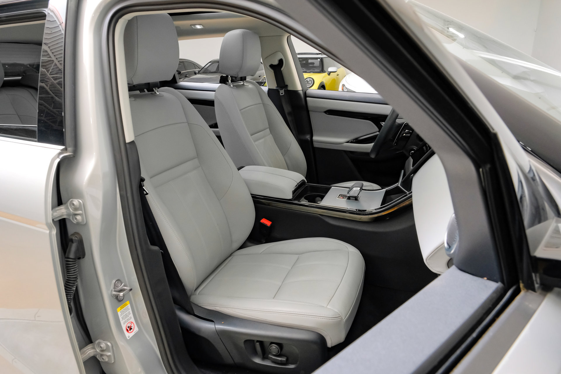 Used 2024 Land Rover Range Rover Evoque S AWD/4WD image 35