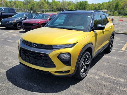 Used 2023 Chevrolet TrailBlazer RS w/ Sun and Liftgate Package AWD/4WD image 2