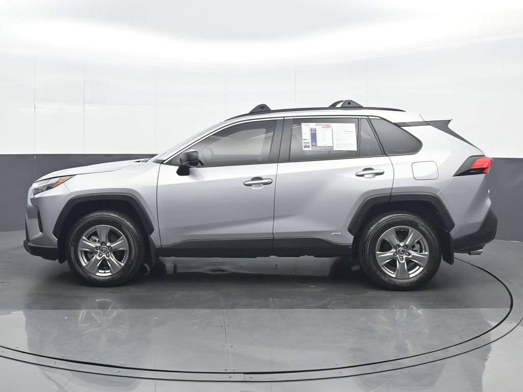 Used 2025 Toyota RAV4 LE AWD/4WD image 3