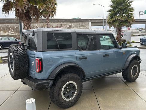 Used 2023 Ford Bronco Badlands image 5