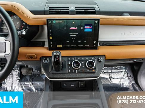 Used 2023 Land Rover Defender 130 SE image 42