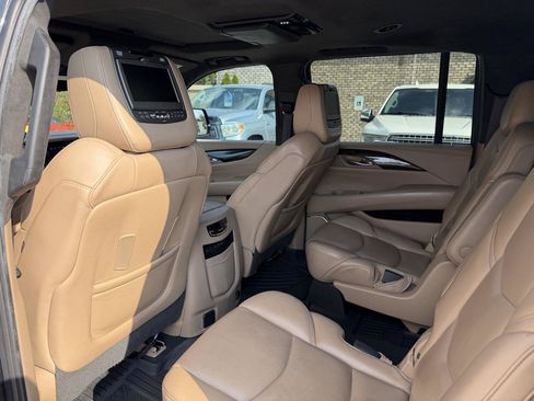 Used 2019 Cadillac Escalade ESV Platinum AWD/4WD image 14