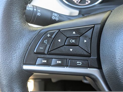 Used 2019 Nissan Rogue SL w/ Premium Package image 25