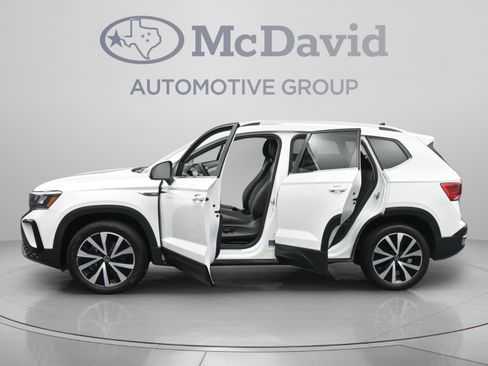 Used 2023 Volkswagen Taos SE FWD image 41