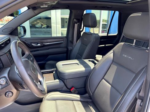 Used 2022 GMC Yukon Denali w/ Advanced Technology Package AWD/4WD image 12