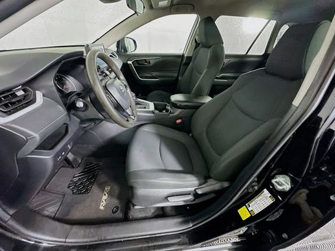 Used 2020 Toyota RAV4 LE image 13