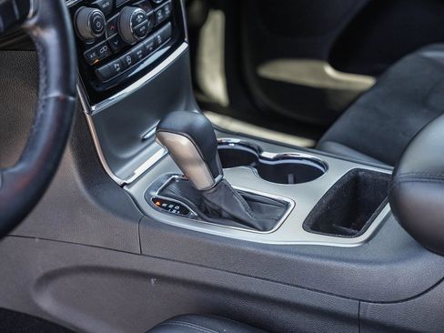 Used 2019 Jeep Grand Cherokee Altitude AWD/4WD image 21
