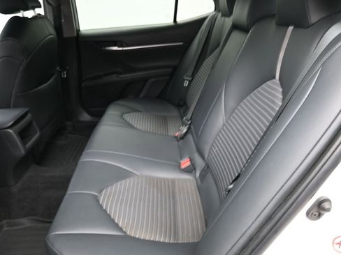 Used 2018 Toyota Camry SE w/ Moonroof Package image 24