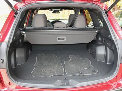 Used 2025 Subaru Forester Premium image 29