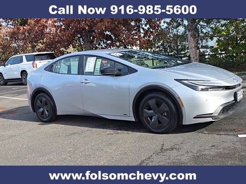 Used 2025 Toyota Prius LE image 2