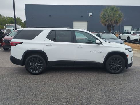 Used 2022 Chevrolet Traverse RS FWD image 2