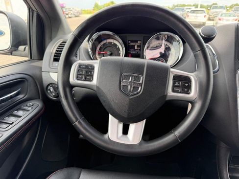 Used 2019 Dodge Grand Caravan GT FWD image 14