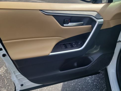 Used 2025 Toyota RAV4 XLE Premium image 18