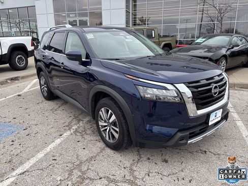 Used 2025 Nissan Pathfinder SL FWD image 7