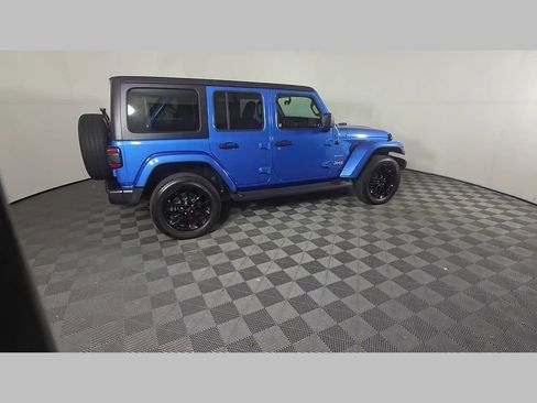 Used 2022 Jeep Wrangler Unlimited Sahara image 37