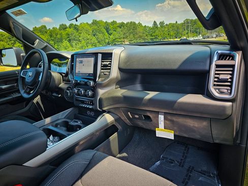 New 2026 RAM 1500 Express AWD/4WD image 37
