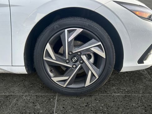 Certified 2025 Hyundai Elantra SEL w/ Cargo Package image 9