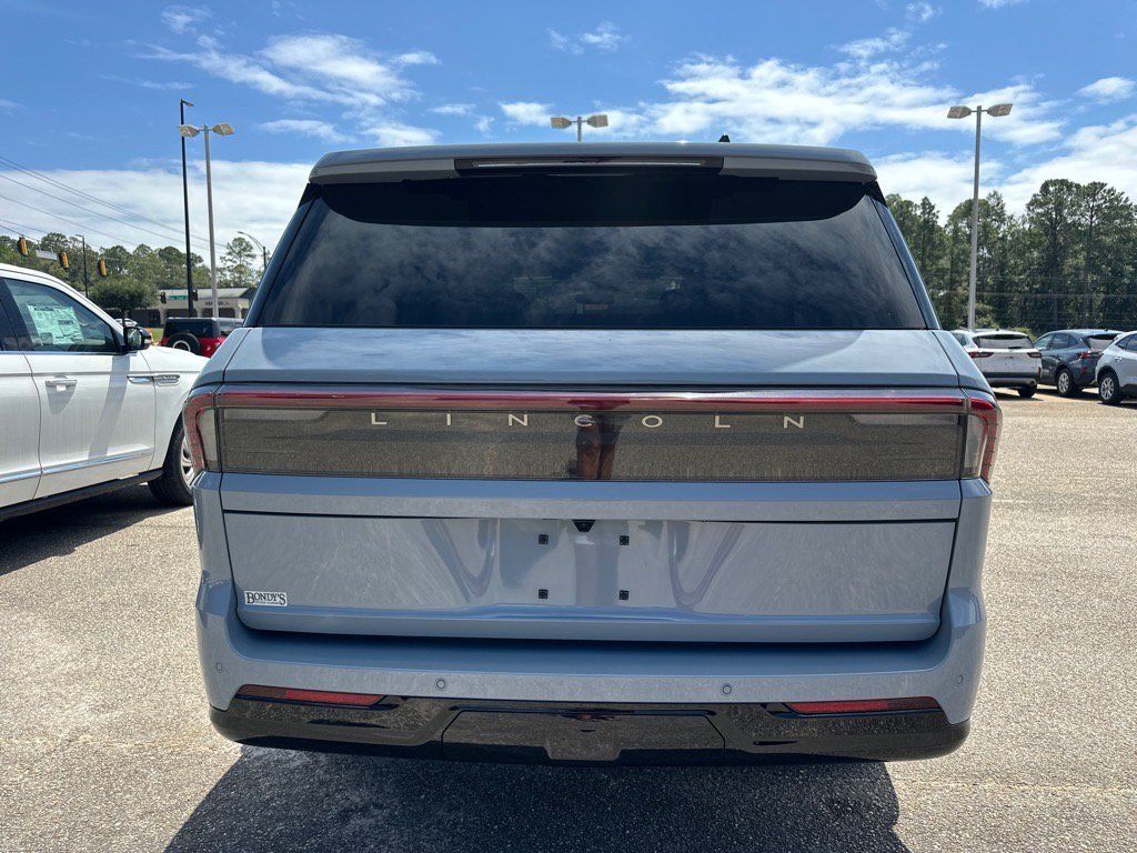 New 2025 Lincoln Navigator Reserve w/ Jet Appearance Package AWD/4WD image 15