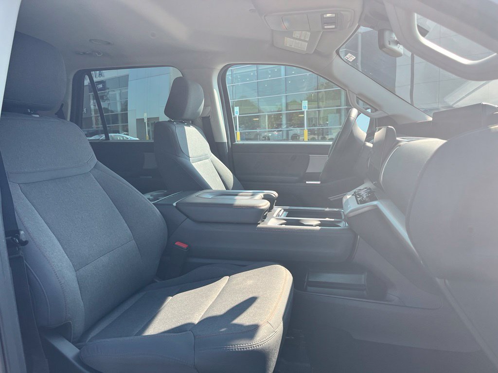 Used 2025 Ford Expedition Active RWD image 7