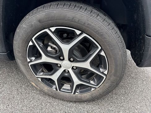 Used 2024 Jeep Compass Limited image 9