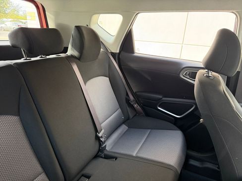 Used 2025 Kia Soul LX w/ LX Technology Package image 32
