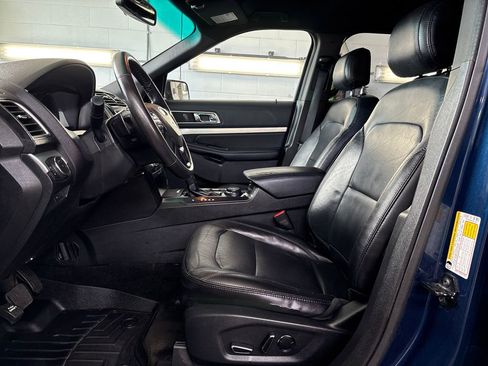 Used 2016 Ford Explorer XLT w/ Equipment Group 202A AWD/4WD image 14