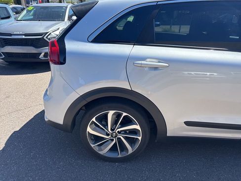 Used 2018 Kia Niro Touring image 12