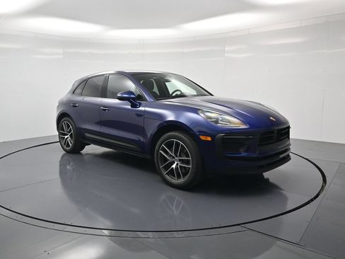 Certified 2023 Porsche Macan AWD/4WD image 39