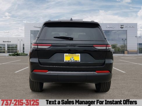 New 2026 Jeep Grand Cherokee Limited w/ Limited Altitude Package RWD image 4