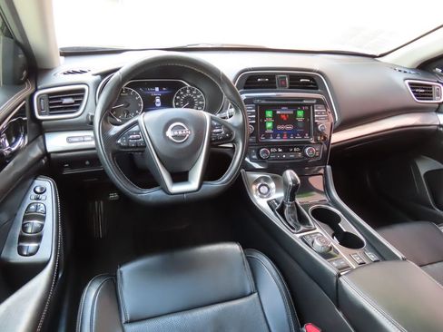 Used 2023 Nissan Maxima SL FWD image 4
