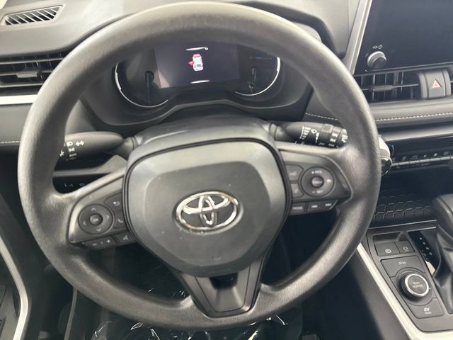Used 2025 Toyota RAV4 XLE AWD/4WD image 25