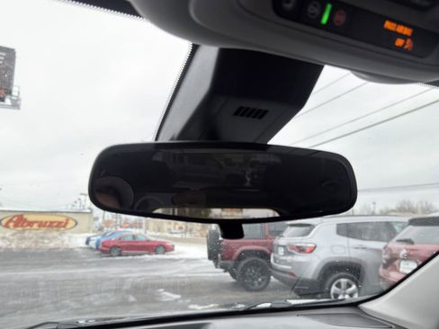 Used 2021 Chevrolet Equinox LT w/ Driver Convenience Package image 29