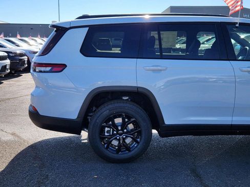 New 2025 Jeep Grand Cherokee L Altitude image 37