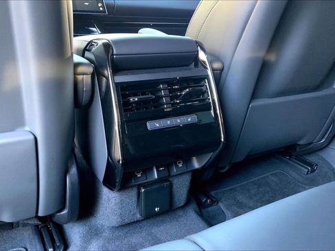 Used 2025 Land Rover Range Rover Sport Dynamic SE image 34