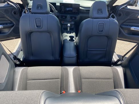 Used 2024 Ford Mustang Convertible RWD image 18