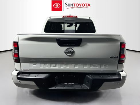 Used 2025 Nissan Frontier SV w/ SV Convenience Package AWD/4WD image 5
