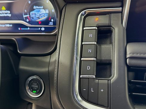 Used 2024 GMC Yukon XL SLE image 17