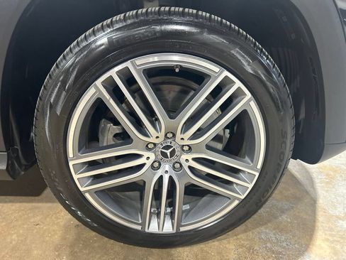 Used 2024 Mercedes-Benz GLS 450 4MATIC image 17