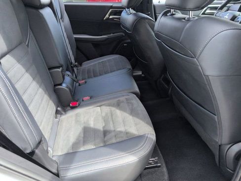 Used 2025 Mitsubishi Outlander SE FWD image 29
